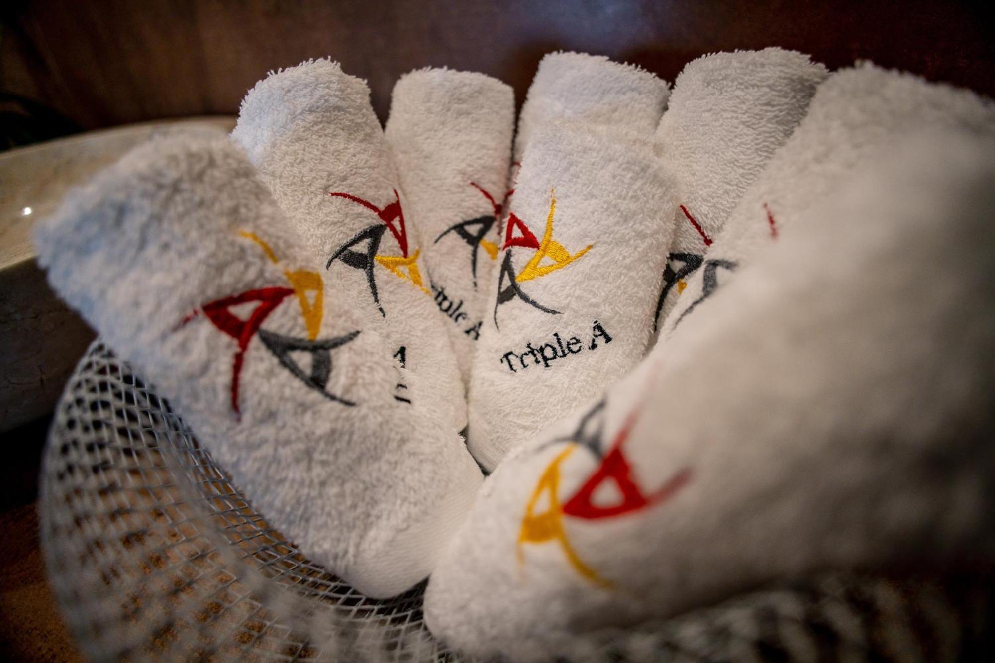 Triple A - Chic & Elegant By The Market - Free Parking! Athena Bagian luar foto